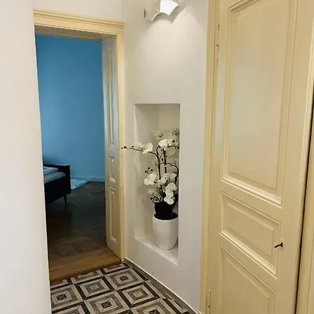 Beautiful Condo At The Old Town Bratislava Exterior photo