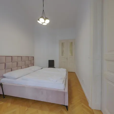 Beautiful Condo At The Old Town Bratislava Exterior photo