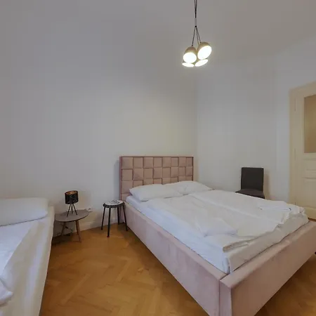 Beautiful Condo At The Old Town Bratislava Exterior photo