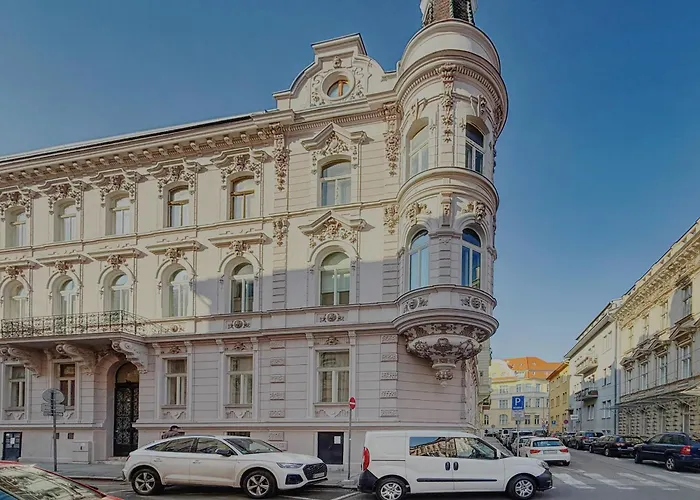 Beautiful Condo At The Old Town