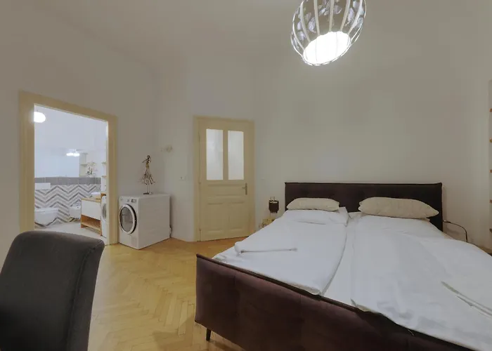 Beautiful Condo At The Old Town