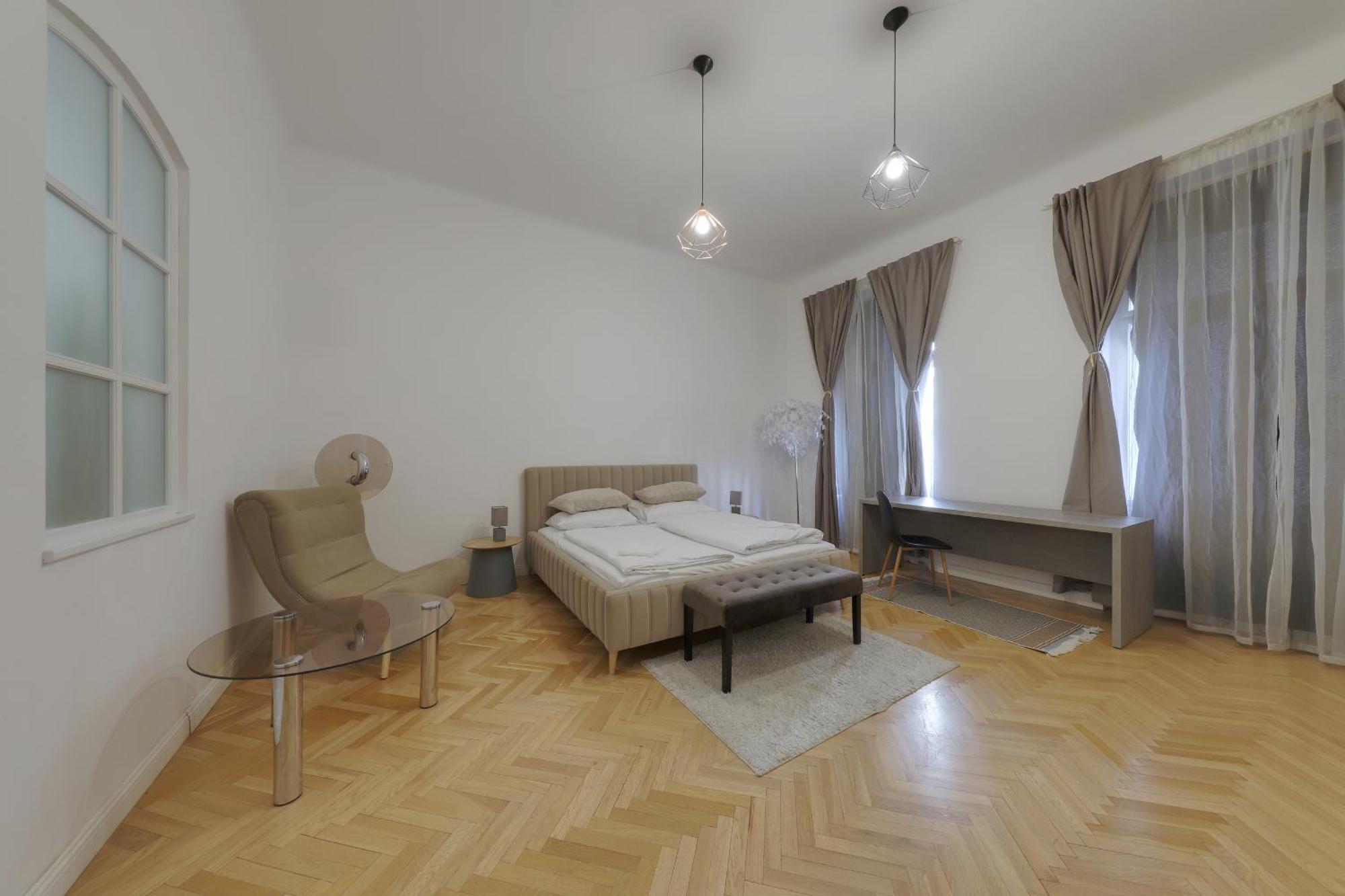 Beautiful At The Old Town Apartment